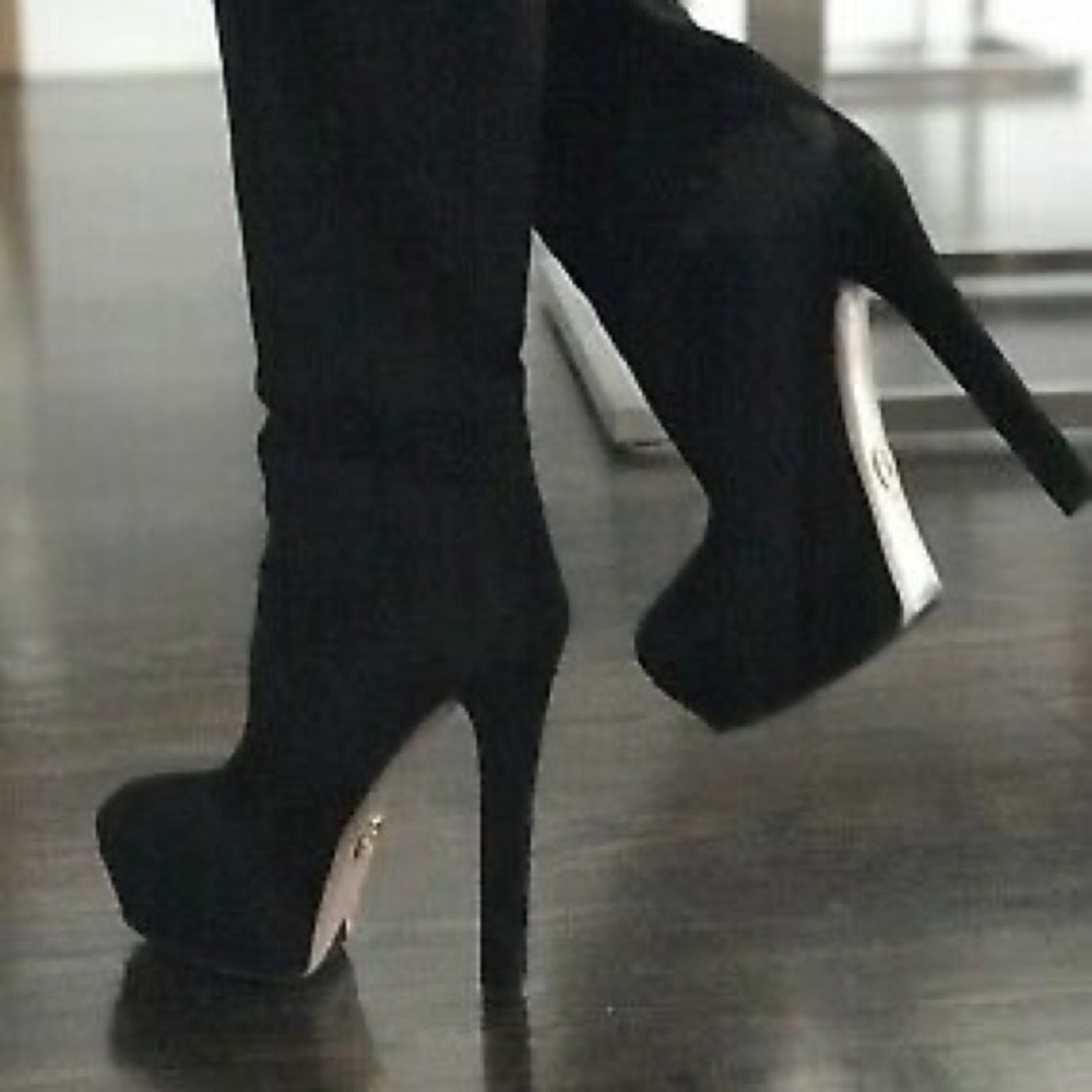 NIB Micro suede platform boots